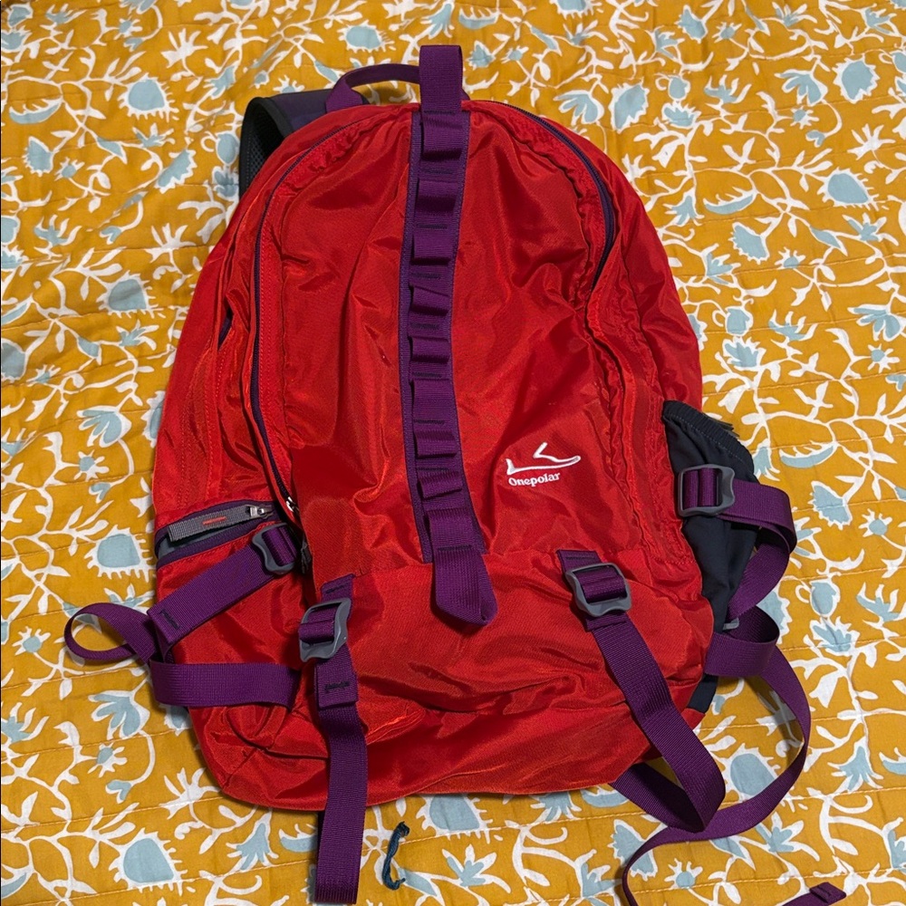 One Polar Laptop Camping Day Hike OSPREY Red Backpack with Purple Details